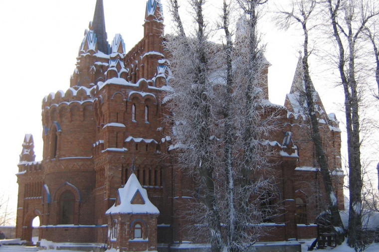 В некрасовском районе ярославской. Замок Некрасовский Ярославская область. Замок в Некрасовском районе Ярославской области. Замок малые соли Ярославской области. Парк отель Мазай Некрасовский район.